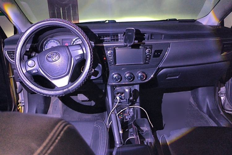 Used Toyota Corolla 2014 1.6L CVT GL-i Leather Edition Center Console