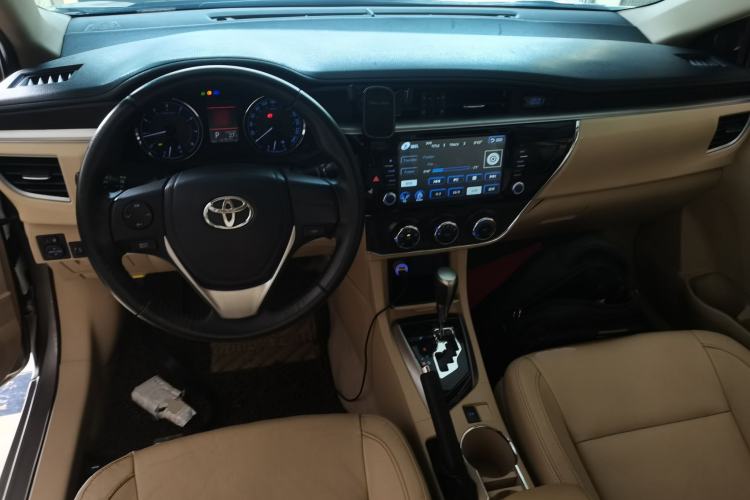 Used Toyota Corolla 2014 1.6L CVT GL-i Leather Edition Center Console