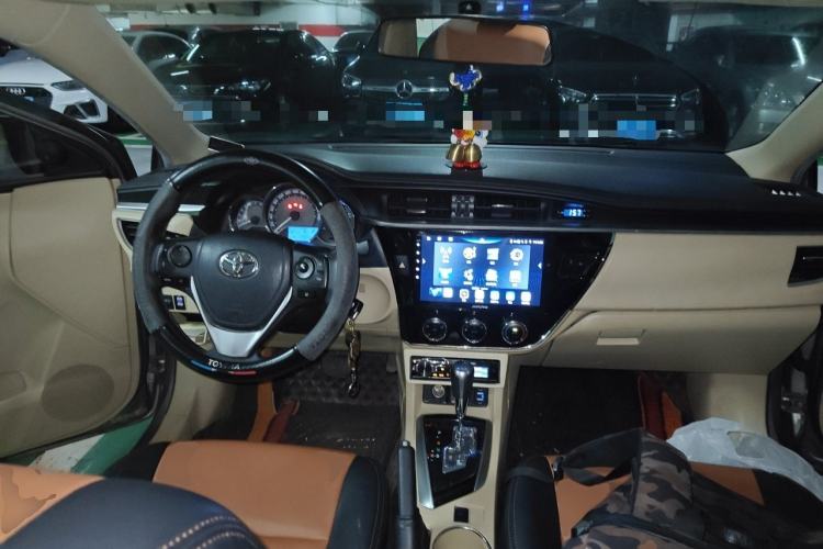 Used Toyota Corolla 2014 1.6L CVT GL Center Console