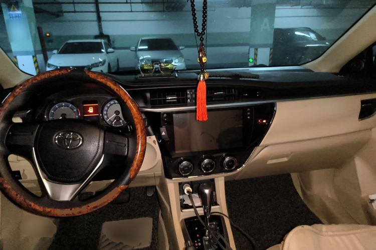 Used Toyota Corolla 2014 1.6L CVT GL-i Center Console