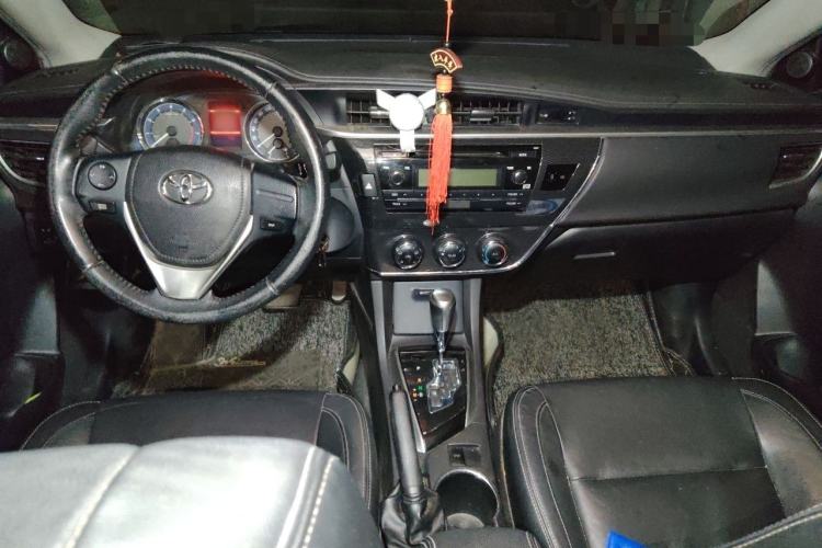 Used Toyota Corolla 2014 1.6L CVT GL-i Leather Edition Center Console