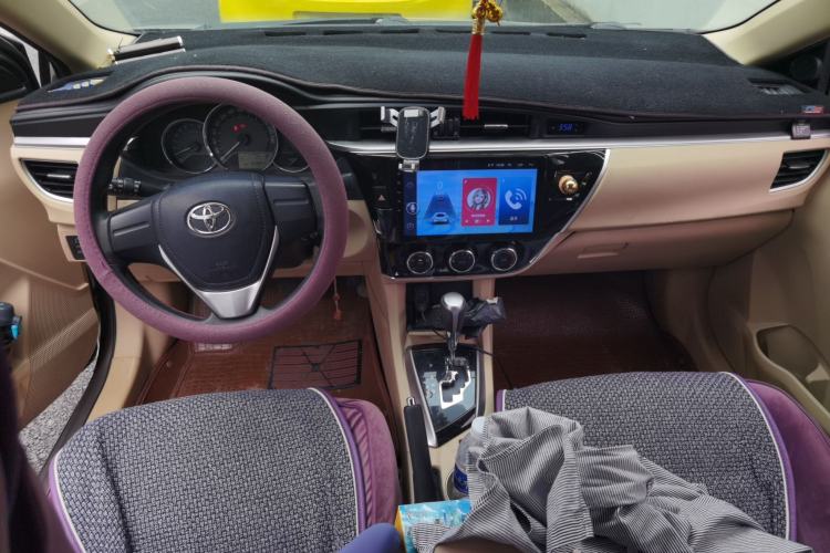 Used Toyota Corolla 2014 1.6L CVT GL Center Console