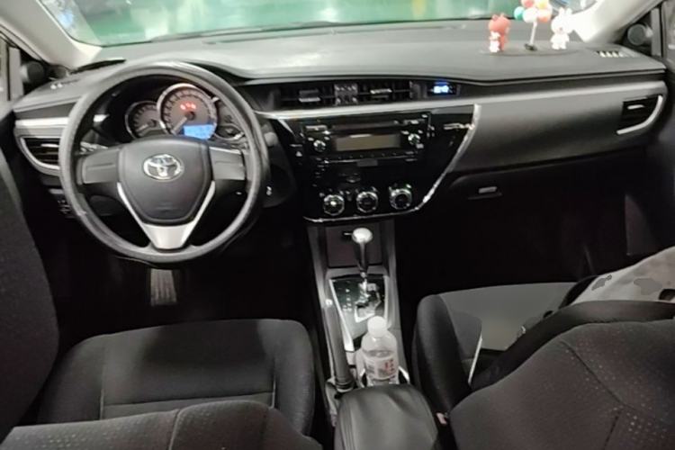 Used Toyota Corolla 2014 1.6L CVT GL Center Console