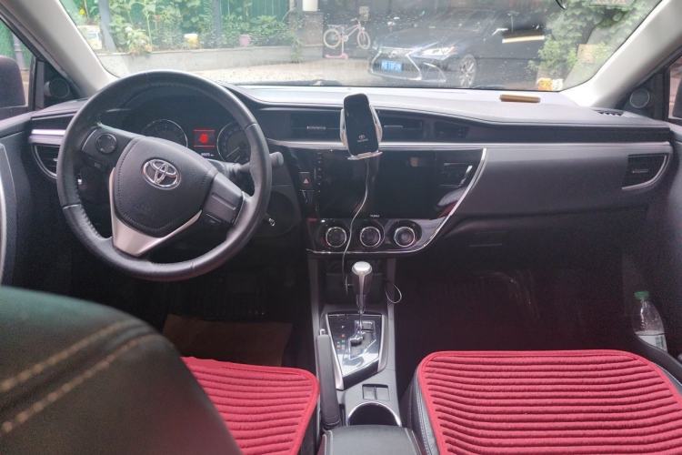 Used Toyota Corolla 2014 1.6L CVT GL-i Leather Edition Center Console