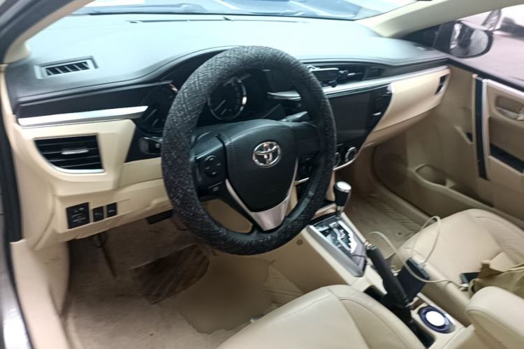 Used Toyota Corolla 2014 1.6L CVT GL-i Leather Edition Center Console