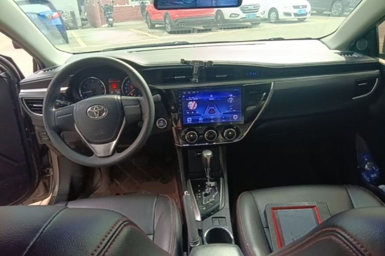 Used Toyota Corolla 2014 1.6L CVT GL-i Center Console