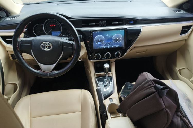Used Toyota Corolla 2014 1.6L CVT GL Center Console