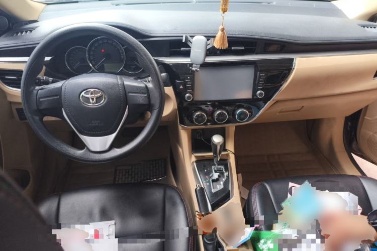 Used Toyota Corolla 2014 1.6L CVT GL Center Console