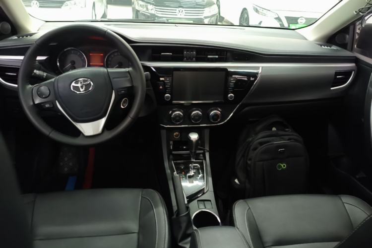 Used Toyota Corolla 2014 1.6L CVT GL-i Leather Edition Center Console