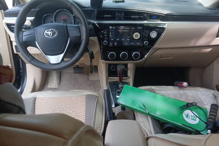 Used Toyota Corolla 2014 1.6L CVT GL Center Console