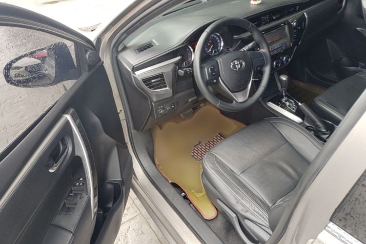 Used Toyota Corolla 2014 1.6L CVT GL-i Leather Edition Driver Seat