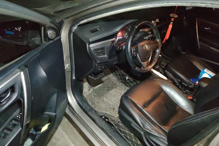 Used Toyota Corolla 2014 1.6L CVT GL-i Leather Edition Driver Seat