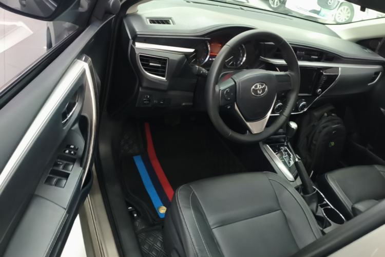 Used Toyota Corolla 2014 1.6L CVT GL-i Leather Edition Driver Seat