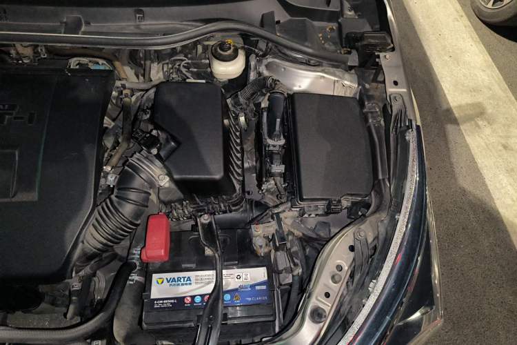 Used Toyota Corolla 2014 1.6L CVT GL-i Leather Edition Engine Bay Left