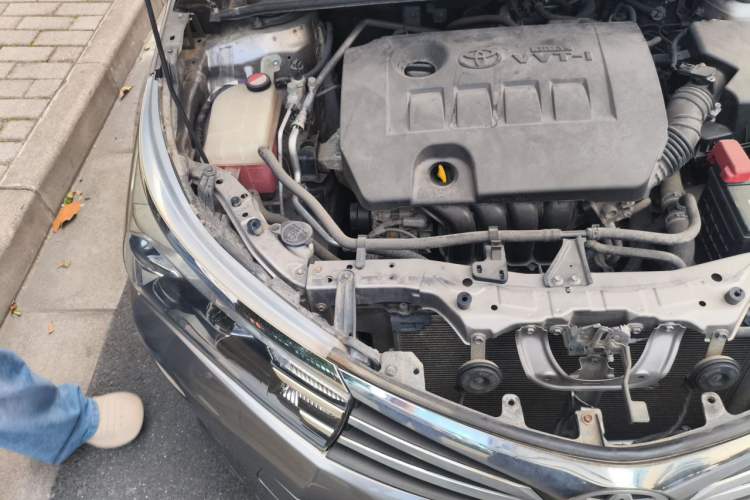 Used Toyota Corolla 2014 1.6L CVT GL Engine Bay Right