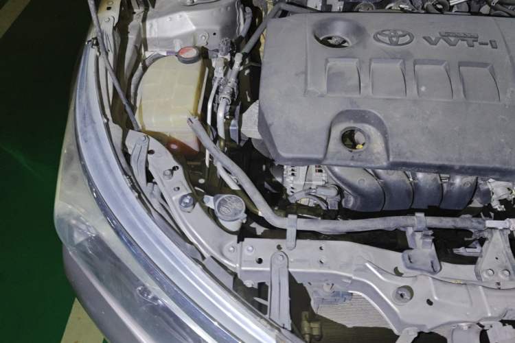 Used Toyota Corolla 2014 1.6L CVT GL Engine Bay Right