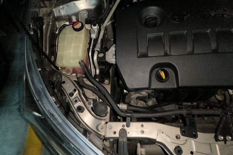 Used Toyota Corolla 2014 1.6L CVT GL-i Engine Bay Right