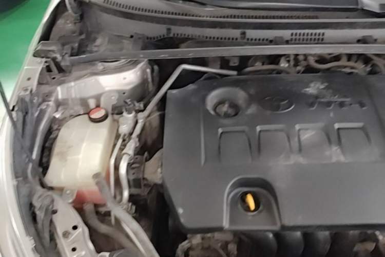 Used Toyota Corolla 2014 1.6L CVT GL Engine Bay Right