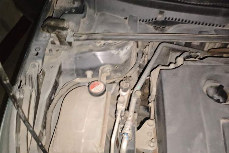 Used Toyota Corolla 2014 1.6L CVT GL-i Engine Bay Right