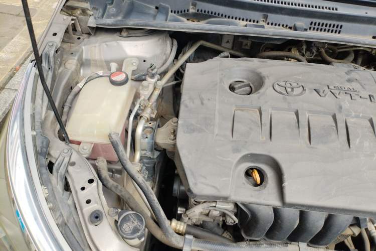 Used Toyota Corolla 2014 1.6L CVT GL-i Engine Bay Right