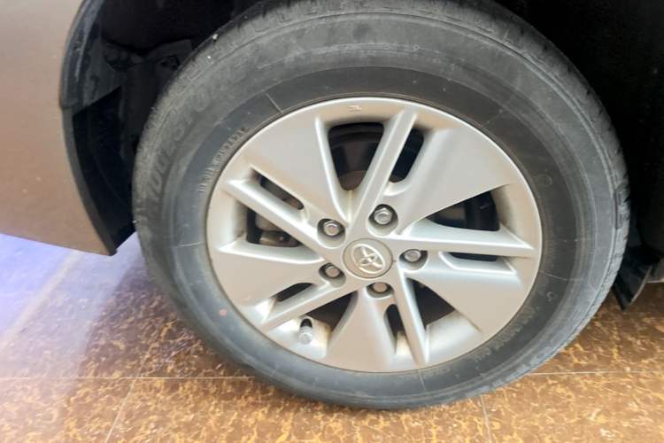 Used Toyota Corolla 2014 1.6L CVT GL Exterior 5