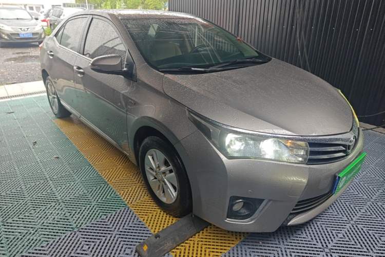 Used Toyota Corolla 2014 1.6L CVT GL-i Front Right 45 Deg