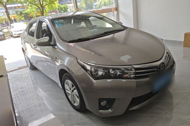 Used Toyota Corolla 2014 1.6L CVT GL Front Right 45 Deg