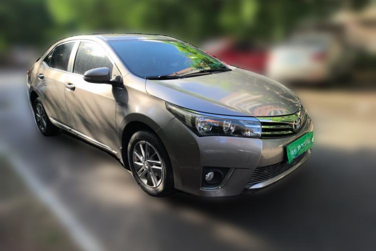 Used Toyota Corolla 2014 1.6L CVT GL Front Right 45 Deg