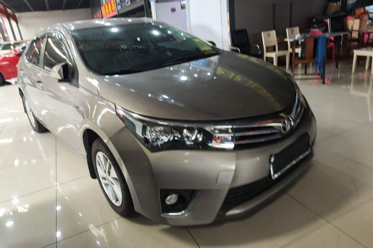 Used Toyota Corolla 2014 1.6L CVT GL Front Right 45 Deg