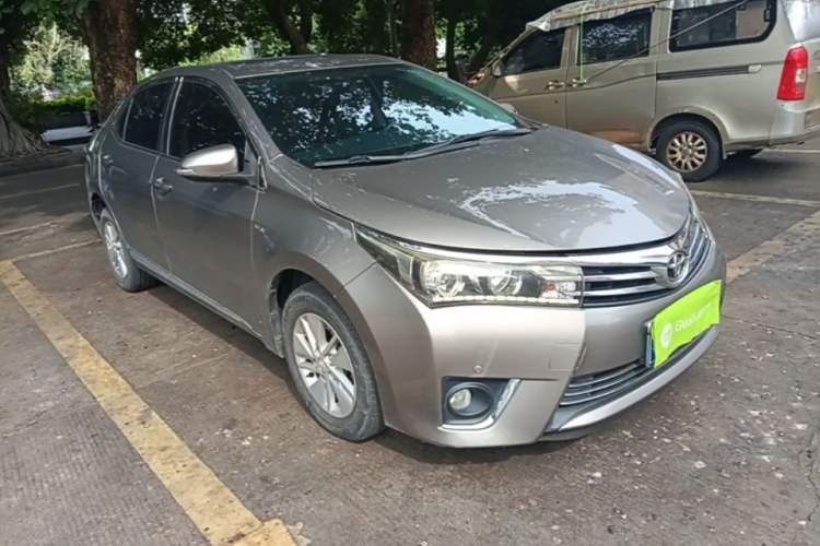 Used Toyota Corolla 2014 1.6L CVT GL-i Front Right 45 Deg