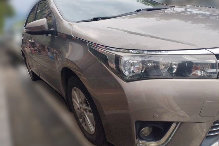 Used Toyota Corolla 2014 1.6L CVT GL-i Front Right 45 Deg