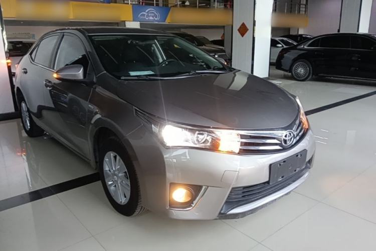 Used Toyota Corolla 2014 1.6L CVT GL Front Right 45 Deg
