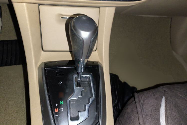 Used Toyota Corolla 2014 1.6L CVT GL-i Gear Lever