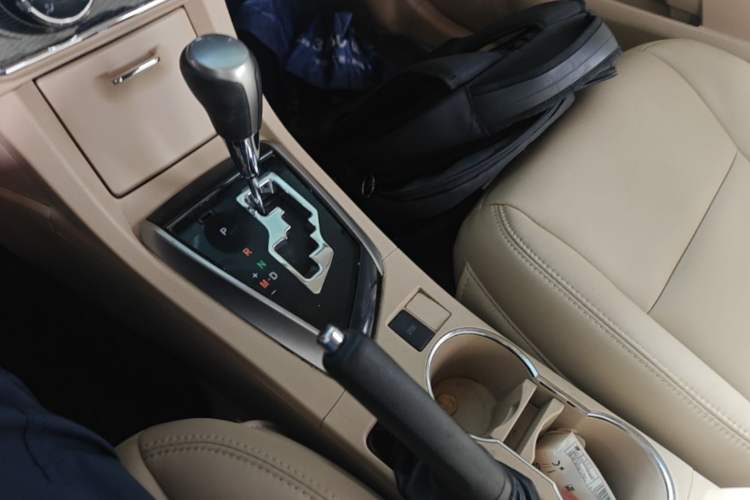 Used Toyota Corolla 2014 1.6L CVT GL-i Gear Lever