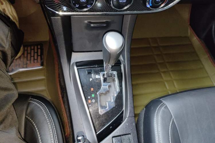 Used Toyota Corolla 2014 1.6L CVT GL-i Leather Edition Gear Lever
