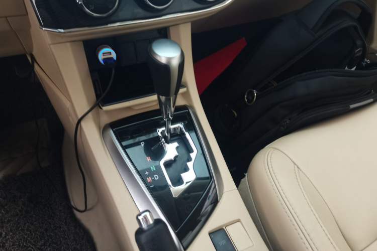 Used Toyota Corolla 2014 1.6L CVT GL-i Leather Edition Gear Lever