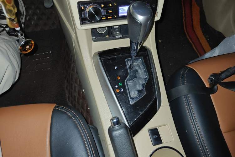 Used Toyota Corolla 2014 1.6L CVT GL Gear Lever