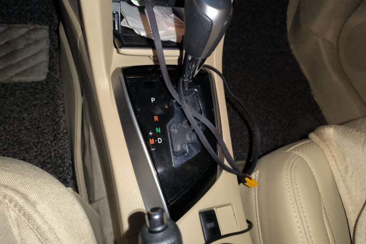 Used Toyota Corolla 2014 1.6L CVT GL-i Gear Lever