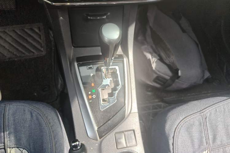 Used Toyota Corolla 2014 1.6L CVT GL-i Gear Lever