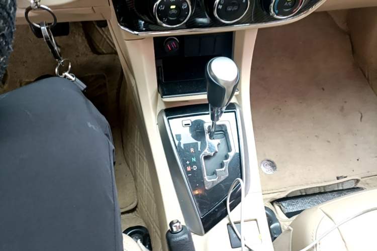 Used Toyota Corolla 2014 1.6L CVT GL-i Leather Edition Gear Lever