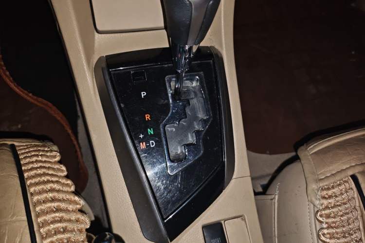 Used Toyota Corolla 2014 1.6L CVT GL-i Gear Lever