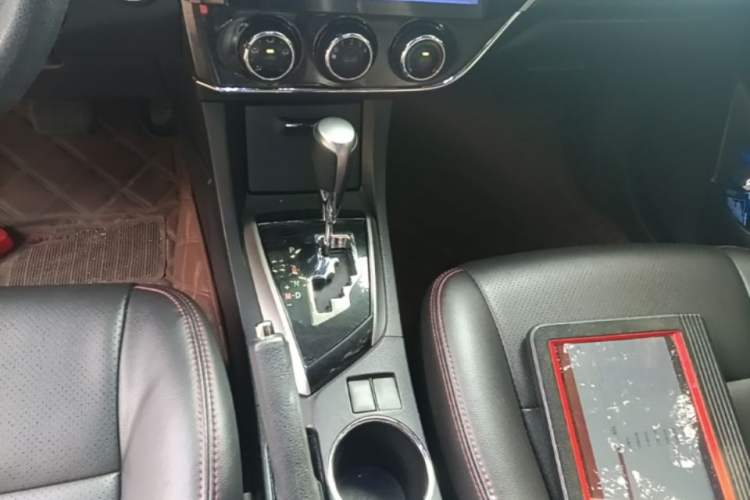 Used Toyota Corolla 2014 1.6L CVT GL-i Gear Lever