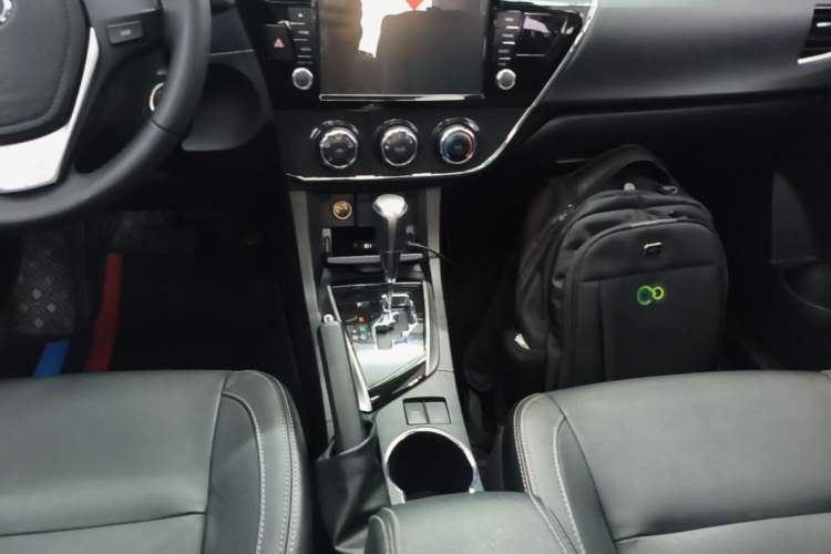 Used Toyota Corolla 2014 1.6L CVT GL-i Leather Edition Gear Lever