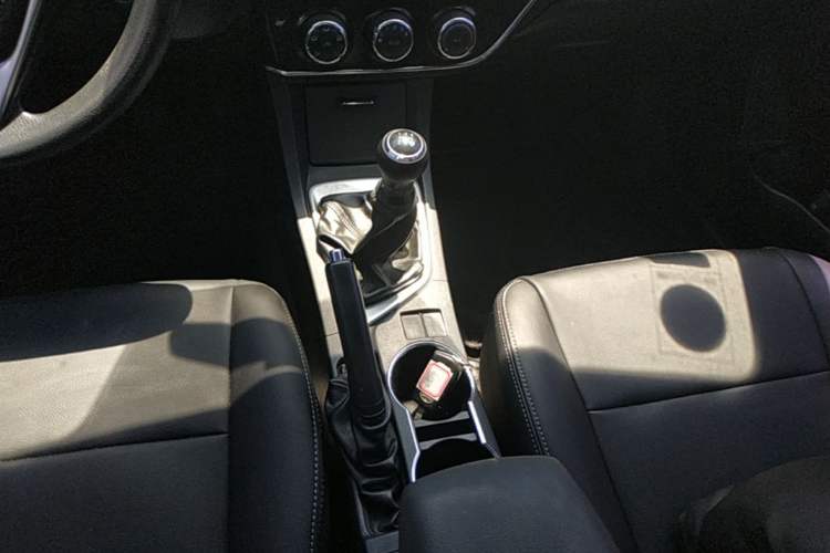 Used Toyota Corolla 2014 1.6L Manual GL Gear Lever