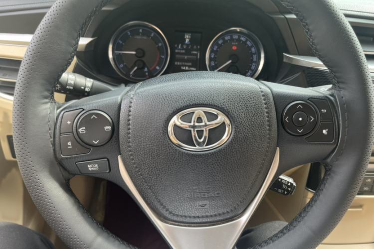 Used Toyota Corolla 2014 1.8L CVT Top-of-the-Line Version Interior 10