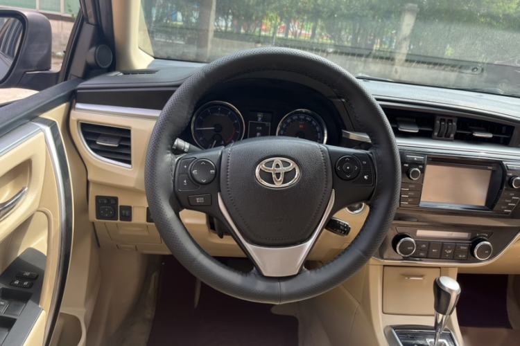 Used Toyota Corolla 2014 1.8L CVT Top-of-the-Line Version Interior 3
