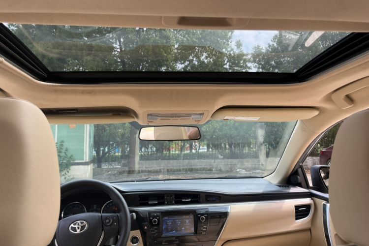 Used Toyota Corolla 2014 1.8L CVT Top-of-the-Line Version Interior 4
