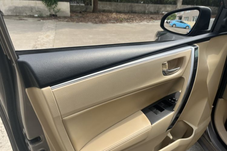 Used Toyota Corolla 2014 1.8L CVT Top-of-the-Line Version Interior 5