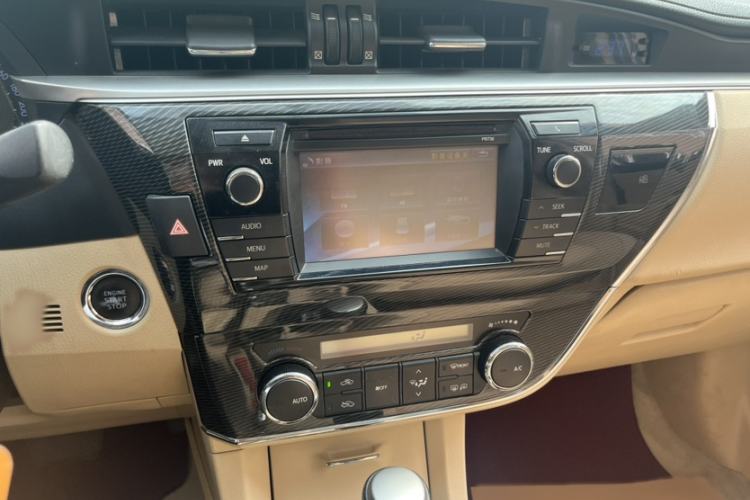 Used Toyota Corolla 2014 1.8L CVT Top-of-the-Line Version Interior 6