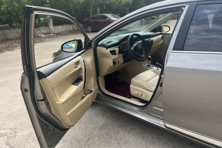Used Toyota Corolla 2014 1.8L CVT Top-of-the-Line Version Interior 7
